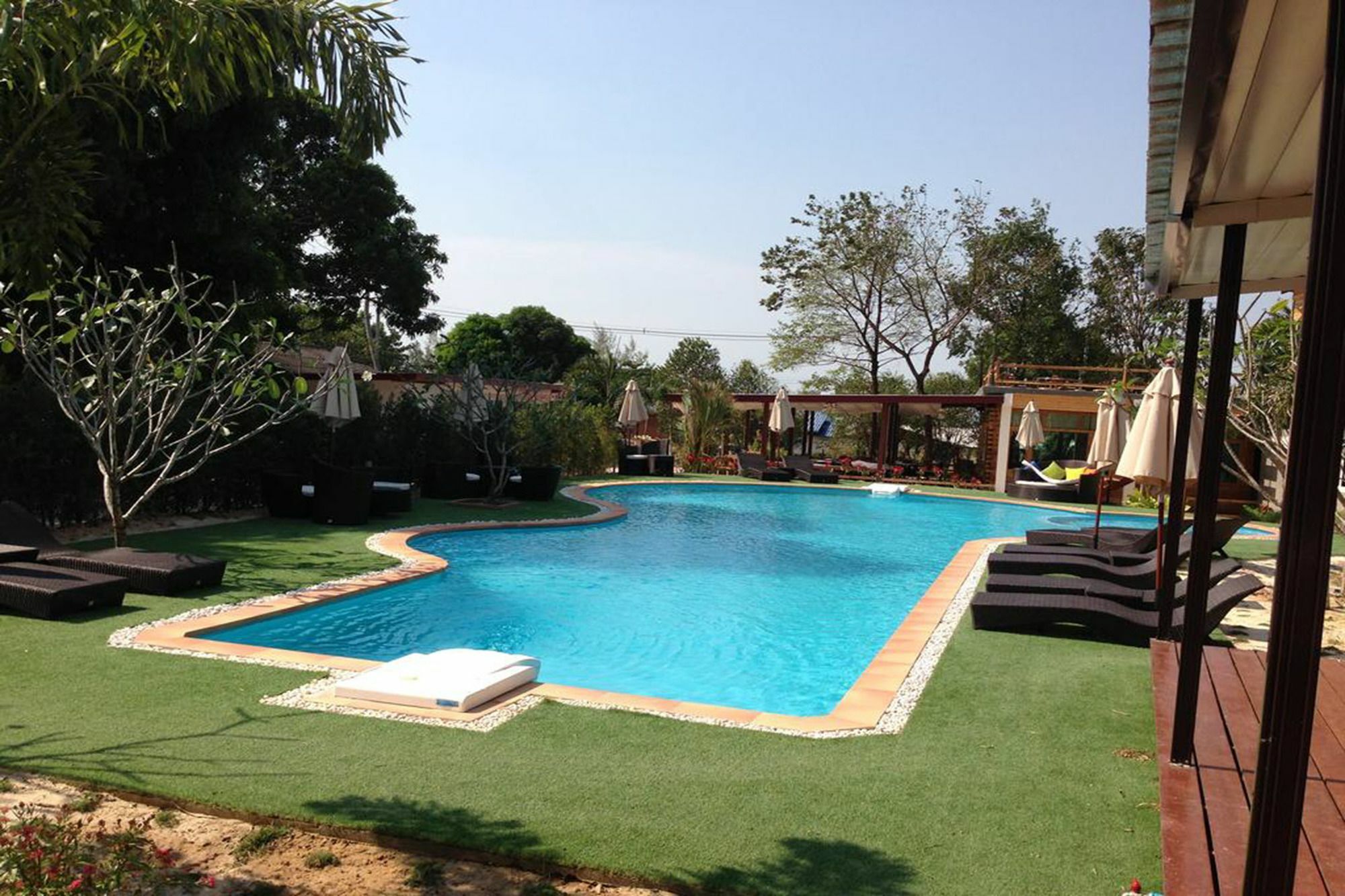 Hotel Check In And Chill Out Ban Laem Sok Exterior foto